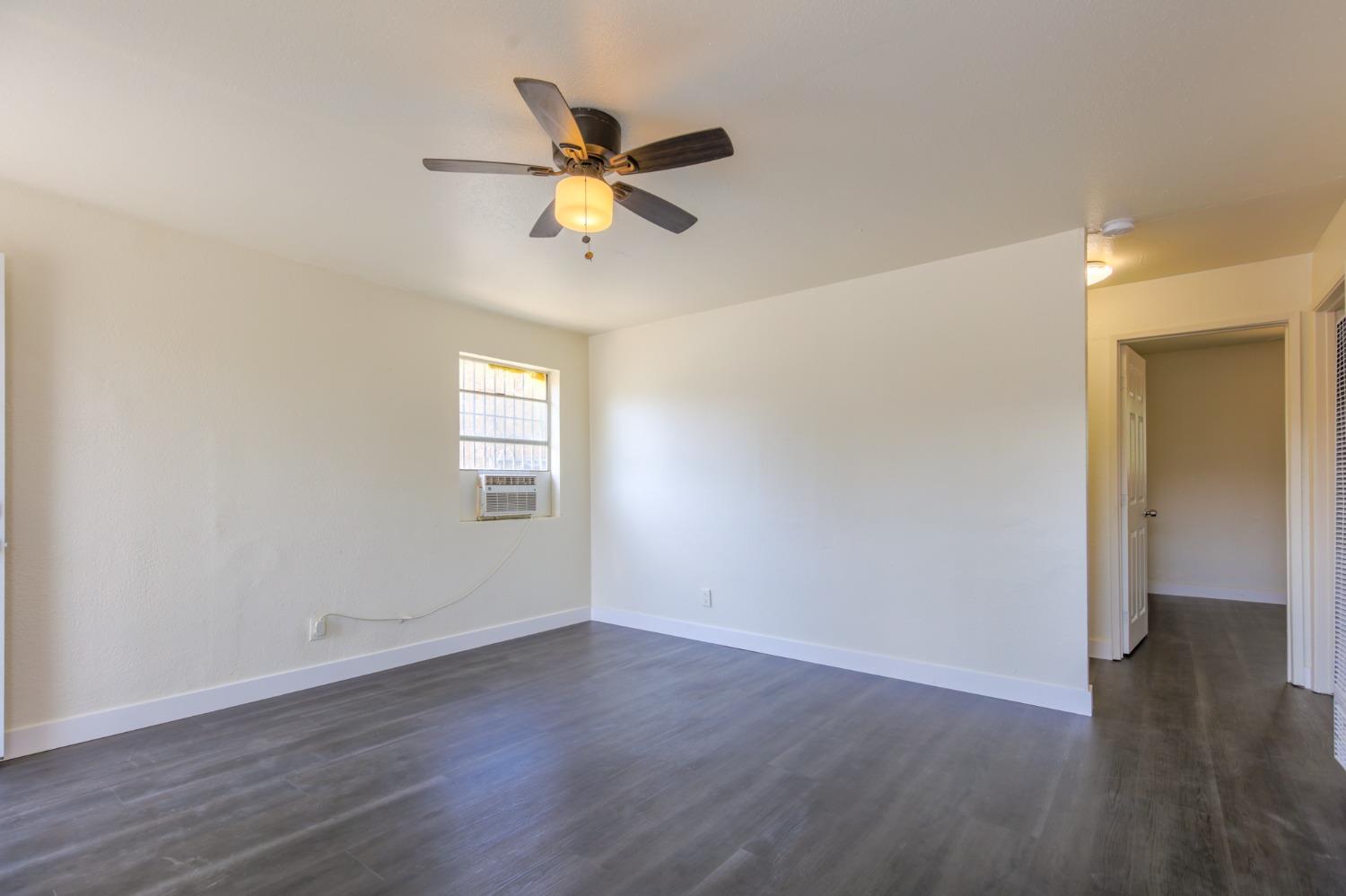 Detail Gallery Image 5 of 30 For 2121 S Lincoln St, Stockton,  CA 95206 - 3 Beds | 2 Baths