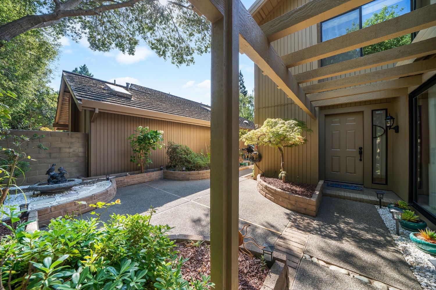 Detail Gallery Image 9 of 38 For 2078 Promontory Point Ln, Gold River,  CA 95670 - 3 Beds | 2/1 Baths