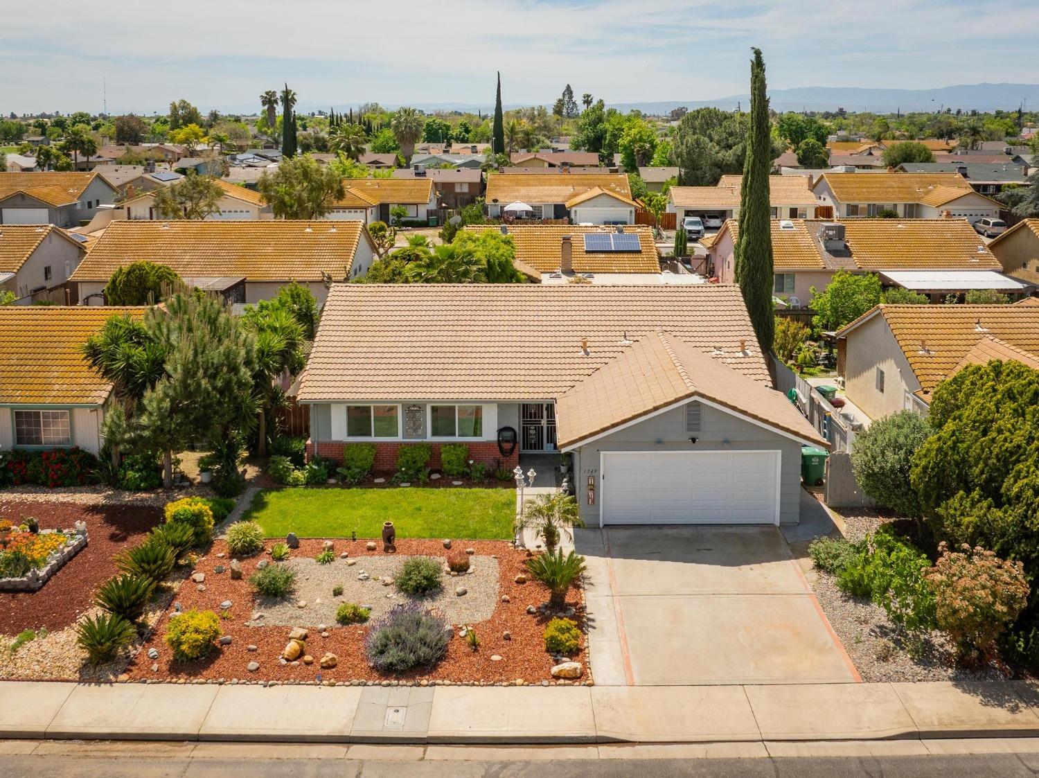 Detail Gallery Image 2 of 27 For 1349 Quail St, Los Banos,  CA 93635 - 3 Beds | 2 Baths