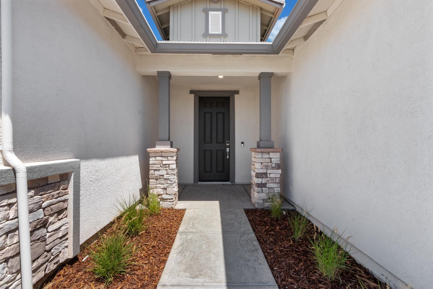 Detail Gallery Image 2 of 64 For 10233 Sutura Way, Elk Grove,  CA 95757 - 2 Beds | 2/1 Baths