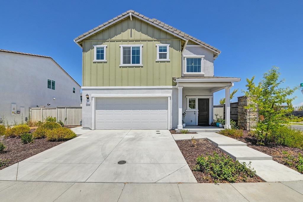 Detail Gallery Image 1 of 34 For 9217 Farmstead Cir, Roseville,  CA 95747 - 3 Beds | 2/1 Baths