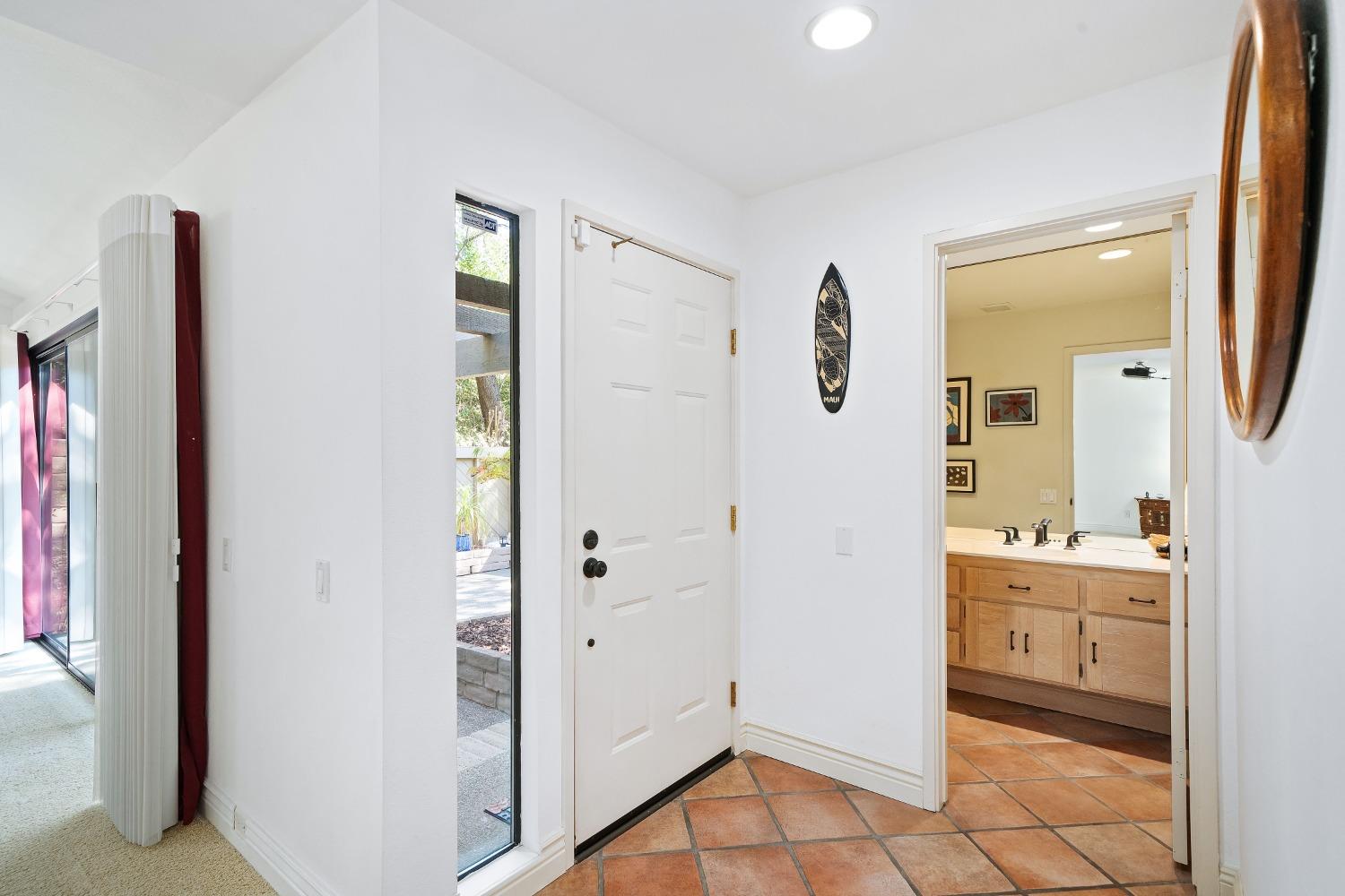 Detail Gallery Image 10 of 38 For 2078 Promontory Point Ln, Gold River,  CA 95670 - 3 Beds | 2/1 Baths