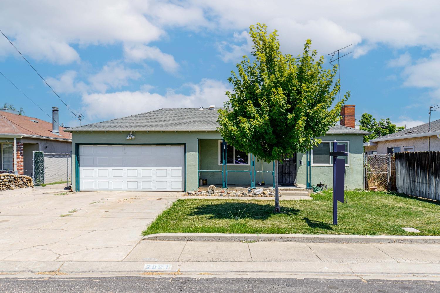 Detail Gallery Image 1 of 1 For 2821 Charlotte Ave, Ceres,  CA 95307 - 3 Beds | 1 Baths