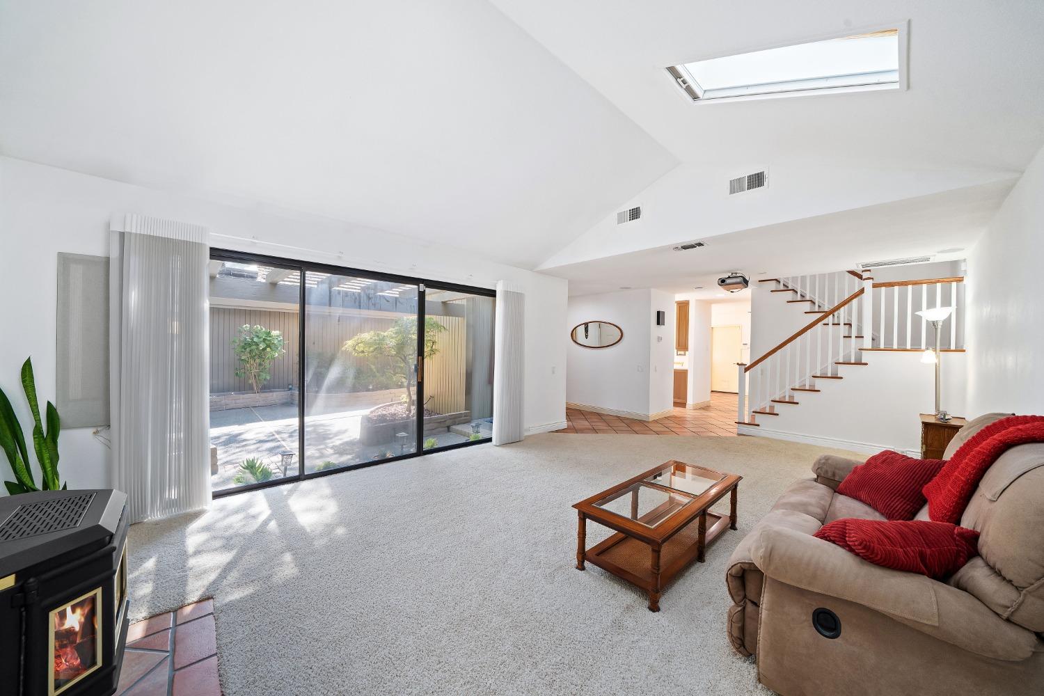 Detail Gallery Image 14 of 38 For 2078 Promontory Point Ln, Gold River,  CA 95670 - 3 Beds | 2/1 Baths