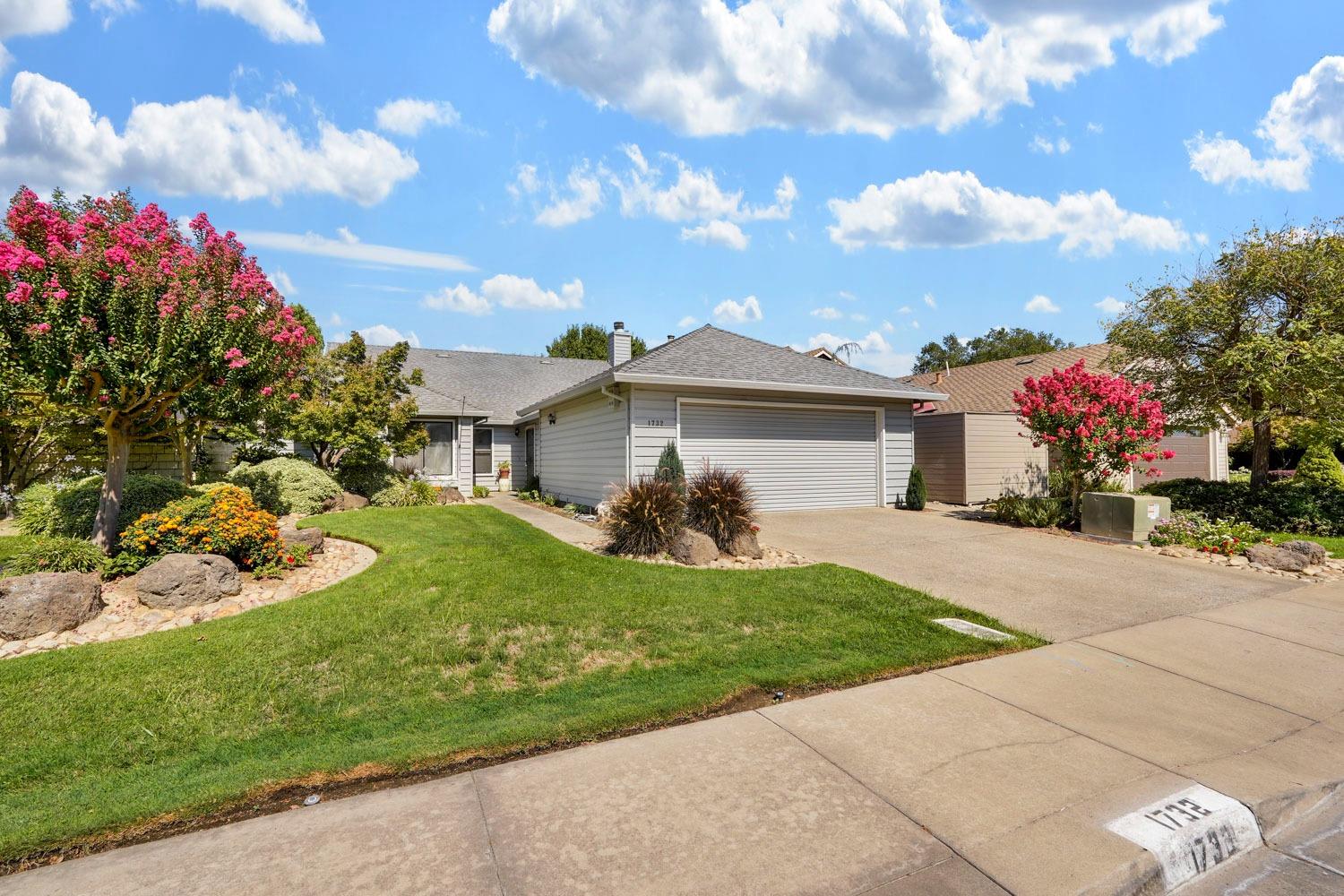 Detail Gallery Image 5 of 47 For 1732 S Mills Ave, Lodi,  CA 95242 - 3 Beds | 2 Baths