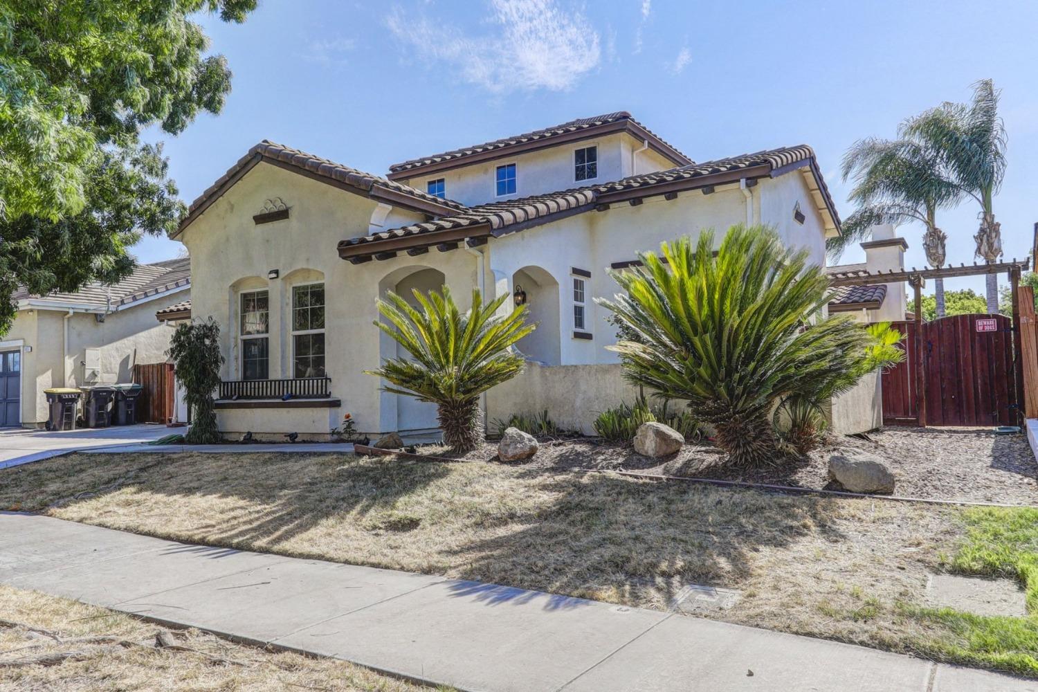 Detail Gallery Image 3 of 52 For 16033 Covered Bridge Way, Lathrop,  CA 95330 - 4 Beds | 3/1 Baths