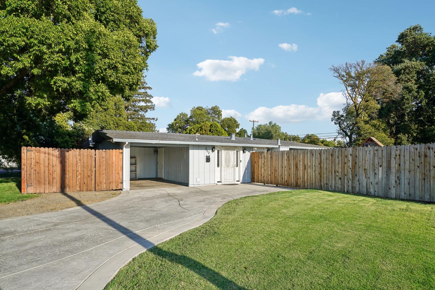 Detail Gallery Image 1 of 1 For 202 Glendora Ave, Stockton,  CA 95207 - 4 Beds | 2 Baths