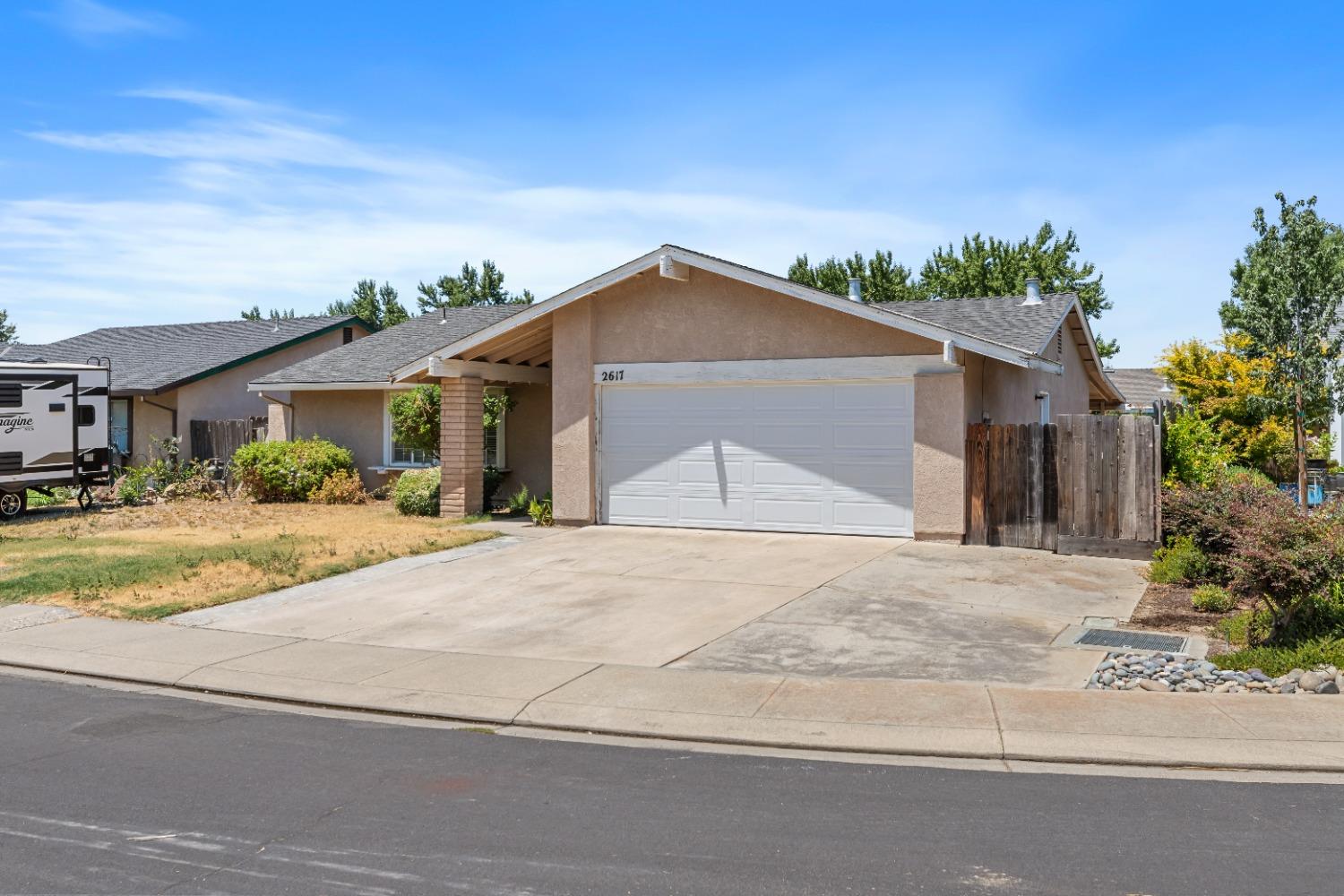 Detail Gallery Image 1 of 1 For 2617 Lincoln Oak Ct, Modesto,  CA 95355 - 3 Beds | 2 Baths