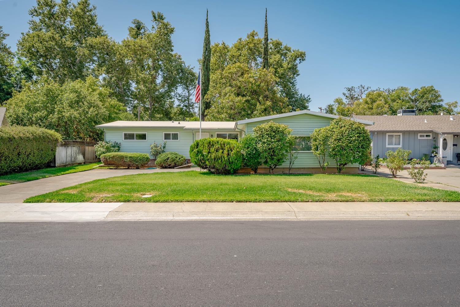 Detail Gallery Image 1 of 1 For 10660 Chardonay Dr, Rancho Cordova,  CA 95670 - 3 Beds | 2 Baths