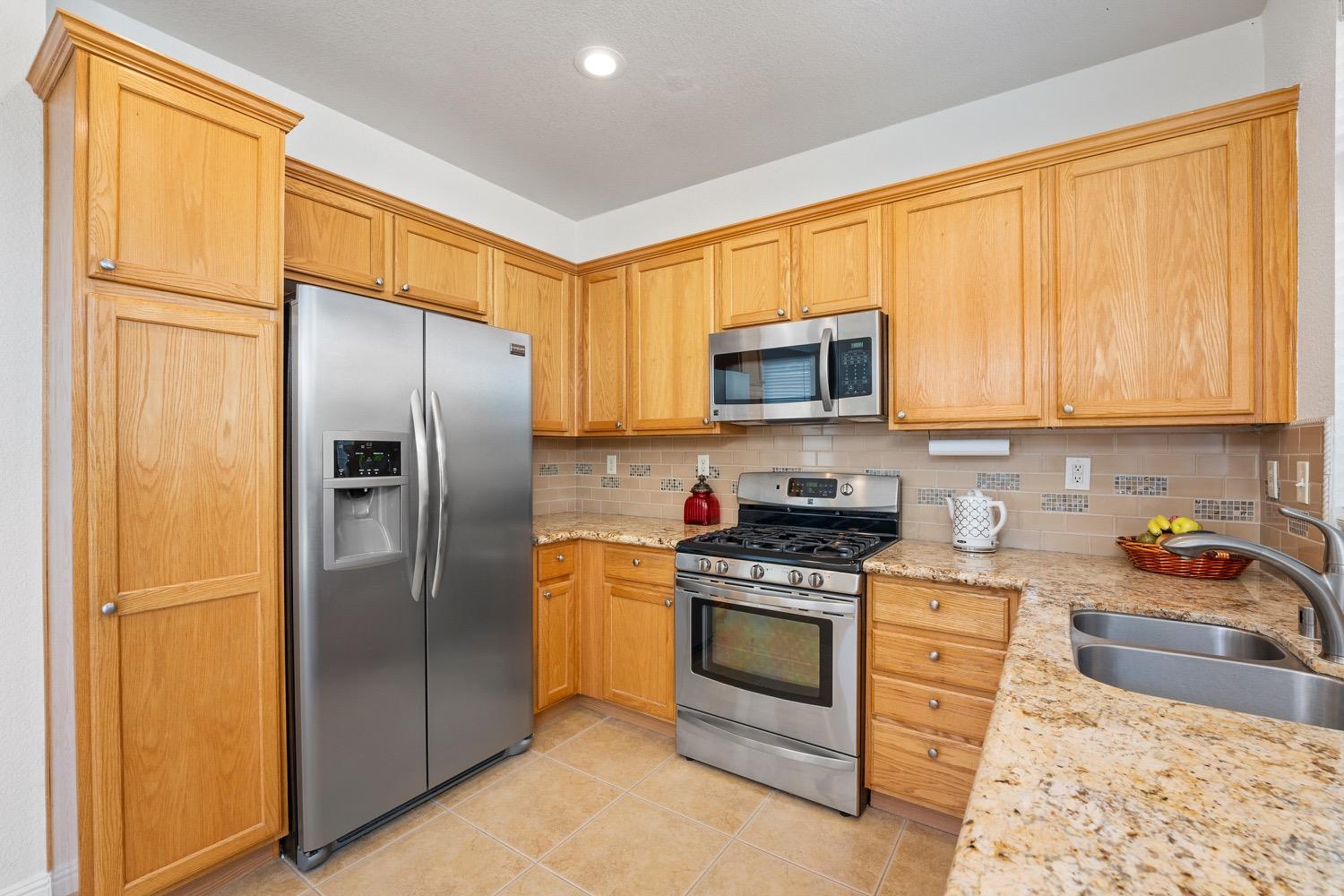 Detail Gallery Image 19 of 49 For 7453 Apple Hollow Loop, Roseville,  CA 95747 - 2 Beds | 2 Baths