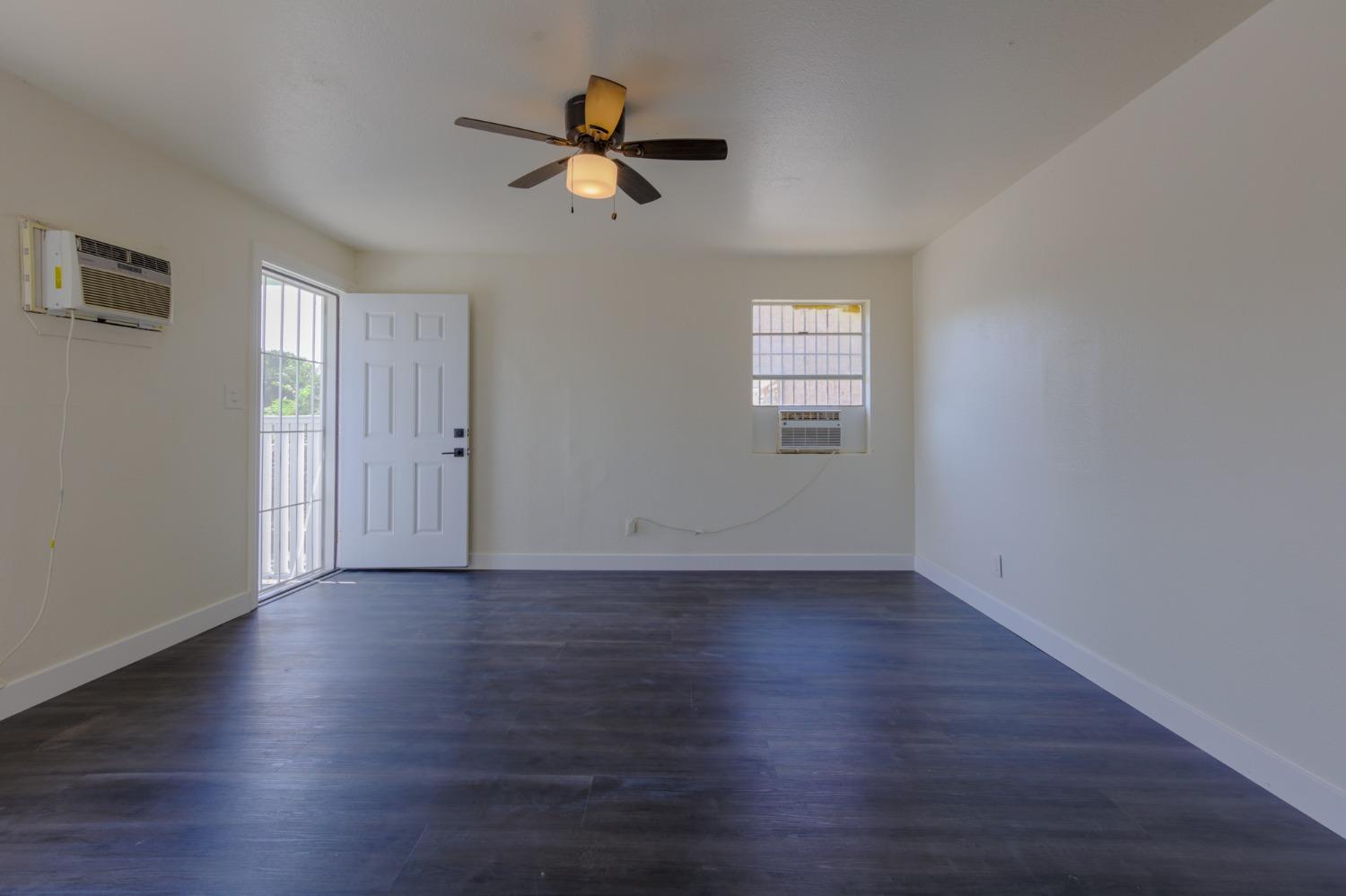 Detail Gallery Image 7 of 30 For 2121 S Lincoln St, Stockton,  CA 95206 - 3 Beds | 2 Baths