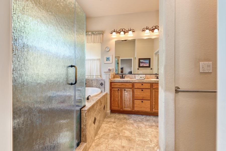 Detail Gallery Image 18 of 24 For 6121 Crater Lake Dr, Roseville,  CA 95678 - 3 Beds | 3 Baths