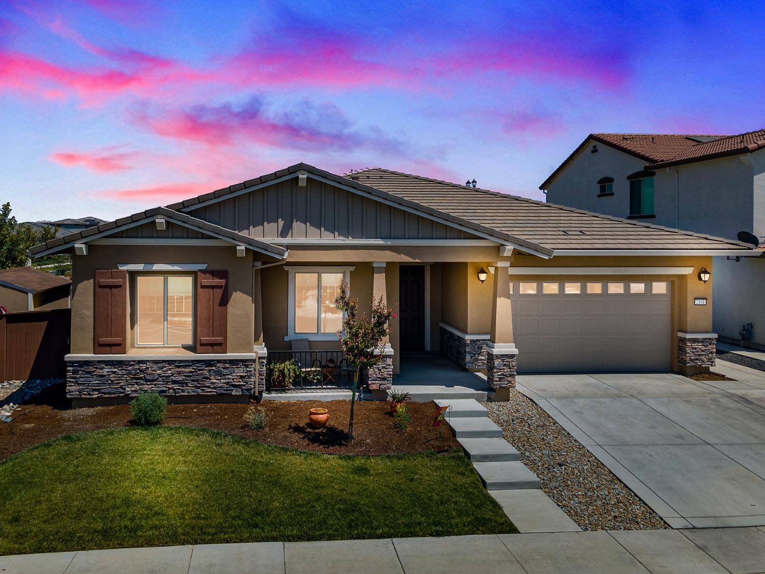 Detail Gallery Image 1 of 1 For 2101 Edgington Cir, Woodland,  CA 95776 - 4 Beds | 2/1 Baths