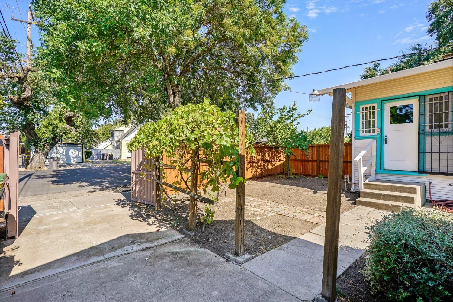 Detail Gallery Image 32 of 34 For 1605 N Commerce St, Stockton,  CA 95204 - 2 Beds | 2 Baths