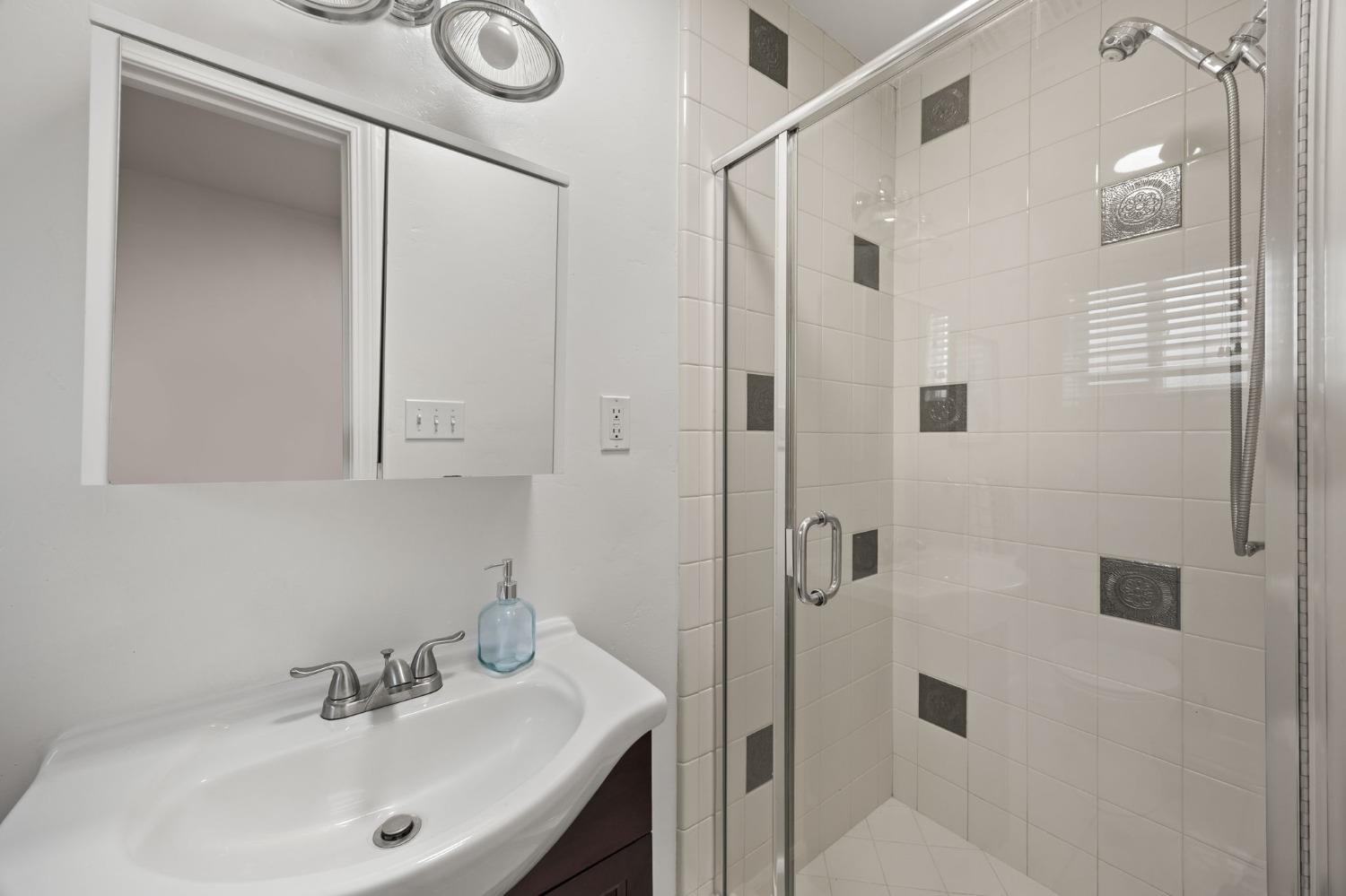 Detail Gallery Image 19 of 43 For 4291 Warren Ave, Sacramento,  CA 95822 - 3 Beds | 2 Baths