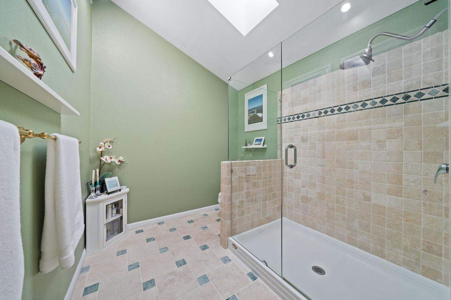 Detail Gallery Image 34 of 38 For 2078 Promontory Point Ln, Gold River,  CA 95670 - 3 Beds | 2/1 Baths