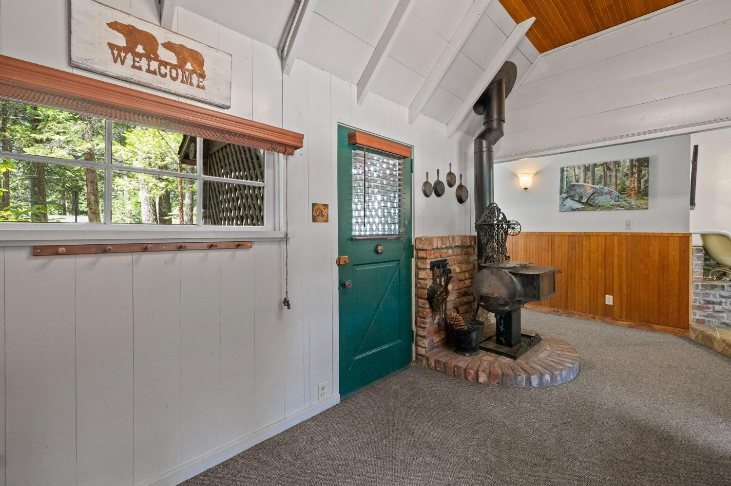 Detail Gallery Image 4 of 47 For 126 Rustic Road, Pinecrest,  CA 95364 - 4 Beds | 3 Baths