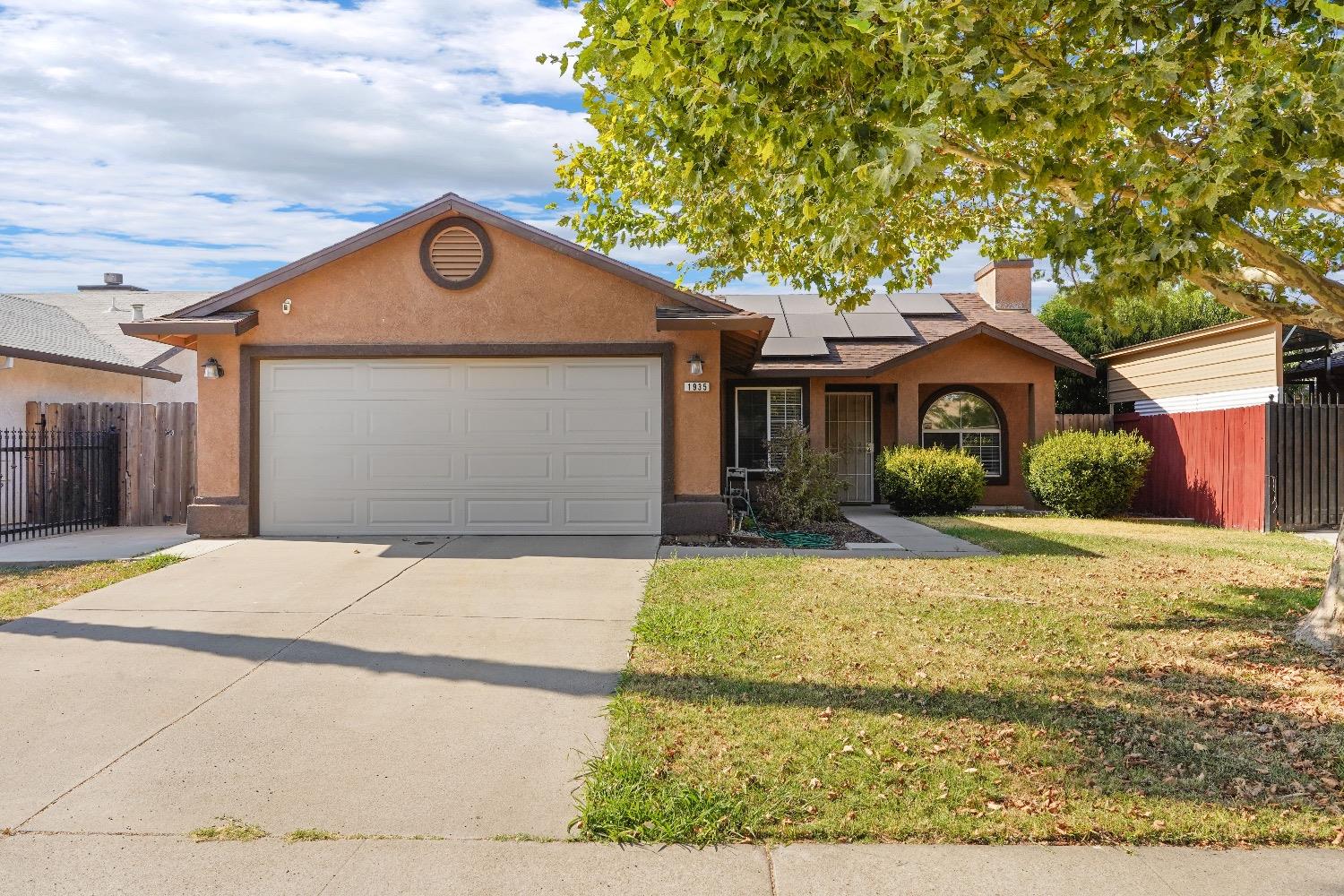 Detail Gallery Image 1 of 39 For 1935 Mcpatt Pl, Stockton,  CA 95206 - 3 Beds | 2 Baths