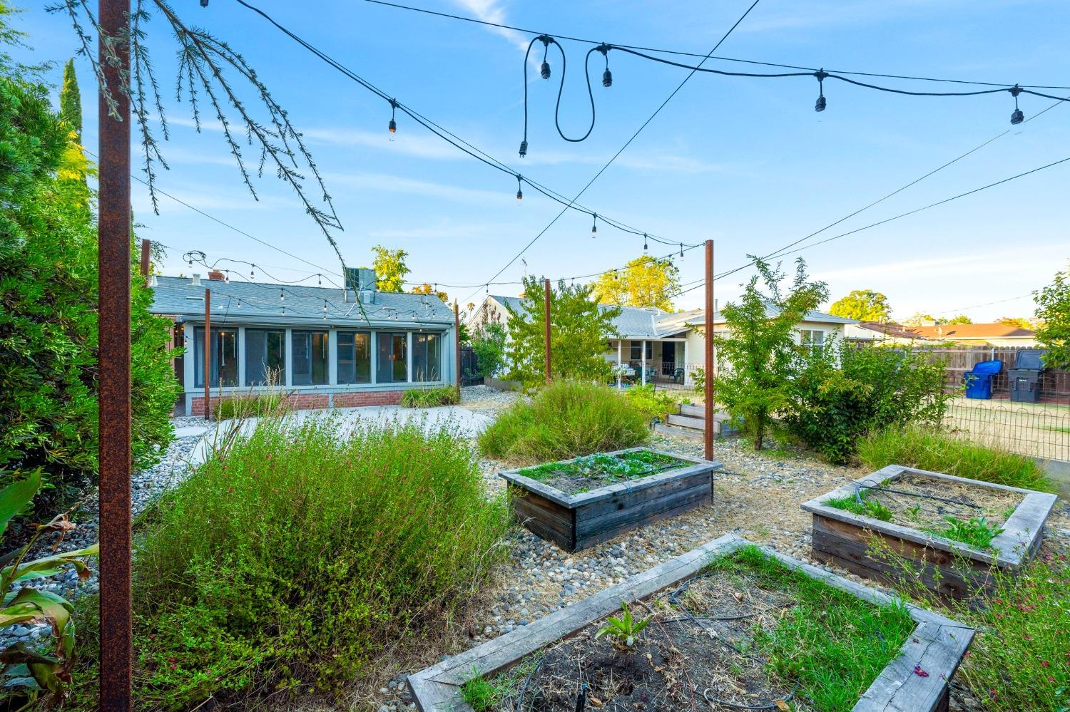 25Th Avenue, Sacramento, CA, 95822-2213