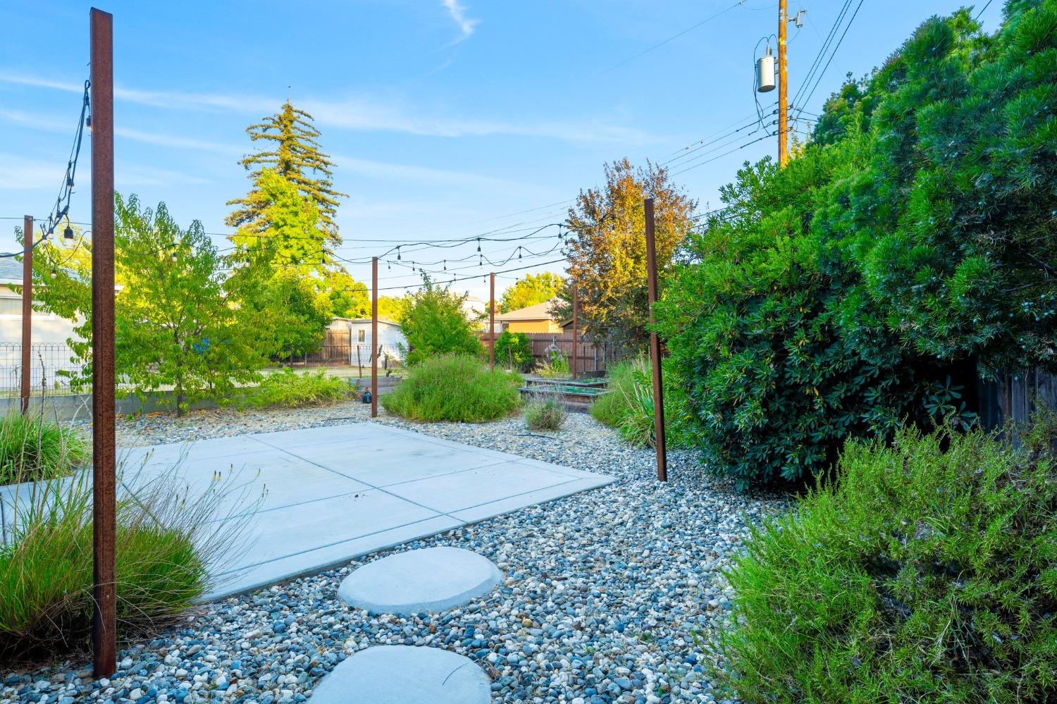25Th Avenue, Sacramento, CA, 95822-2213