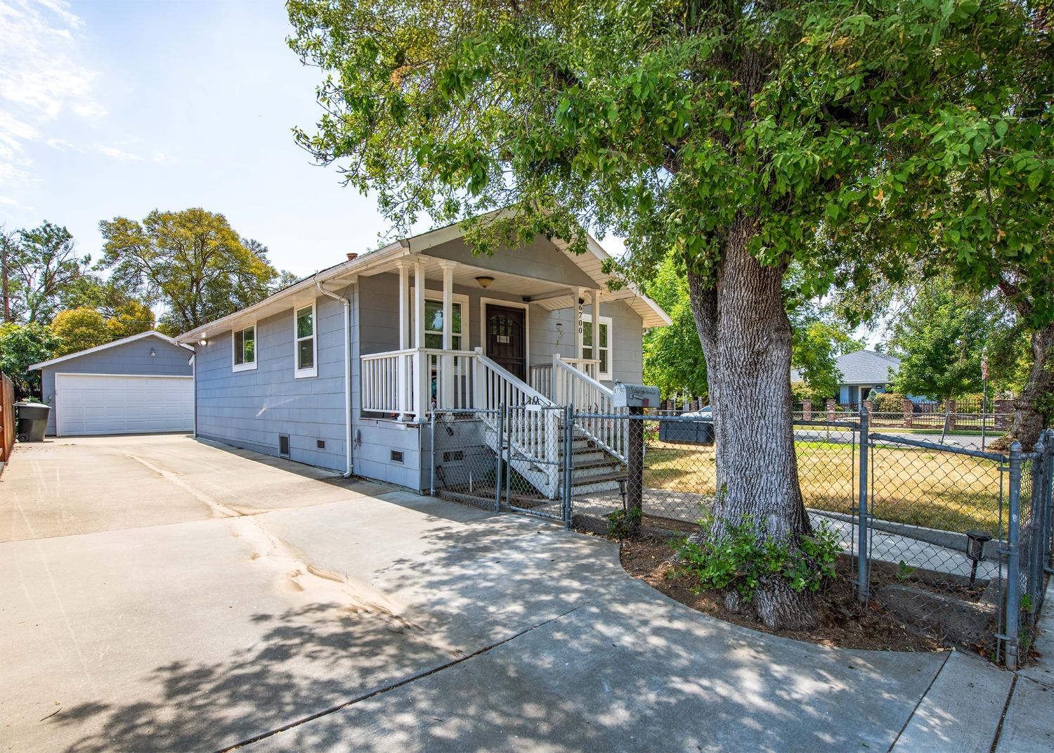 Detail Gallery Image 1 of 62 For 6700 18th Ave, Sacramento,  CA 95820 - 3 Beds | 2 Baths