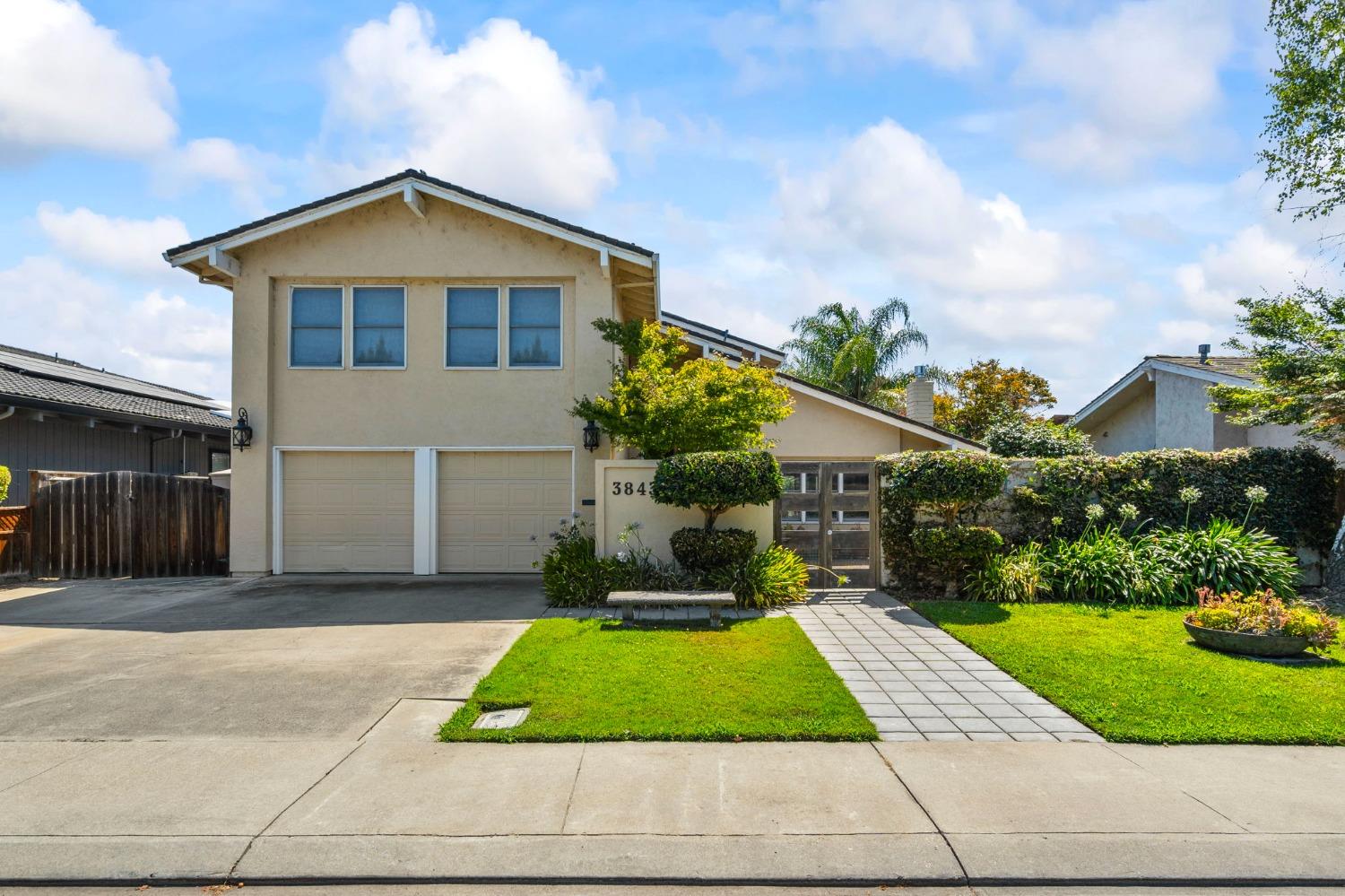 Detail Gallery Image 2 of 61 For 3843 Petersburg Cir, Stockton,  CA 95219 - 3 Beds | 2/1 Baths