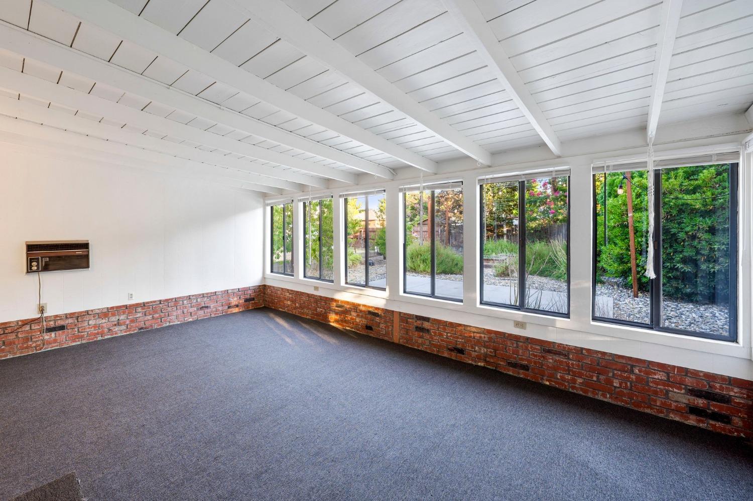 25Th Avenue, Sacramento, CA, 95822-2213