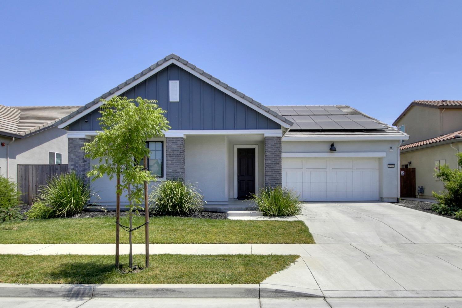 Detail Gallery Image 1 of 50 For 10936 Mikas Pond Way, Stockton,  CA 95219 - 4 Beds | 2/1 Baths