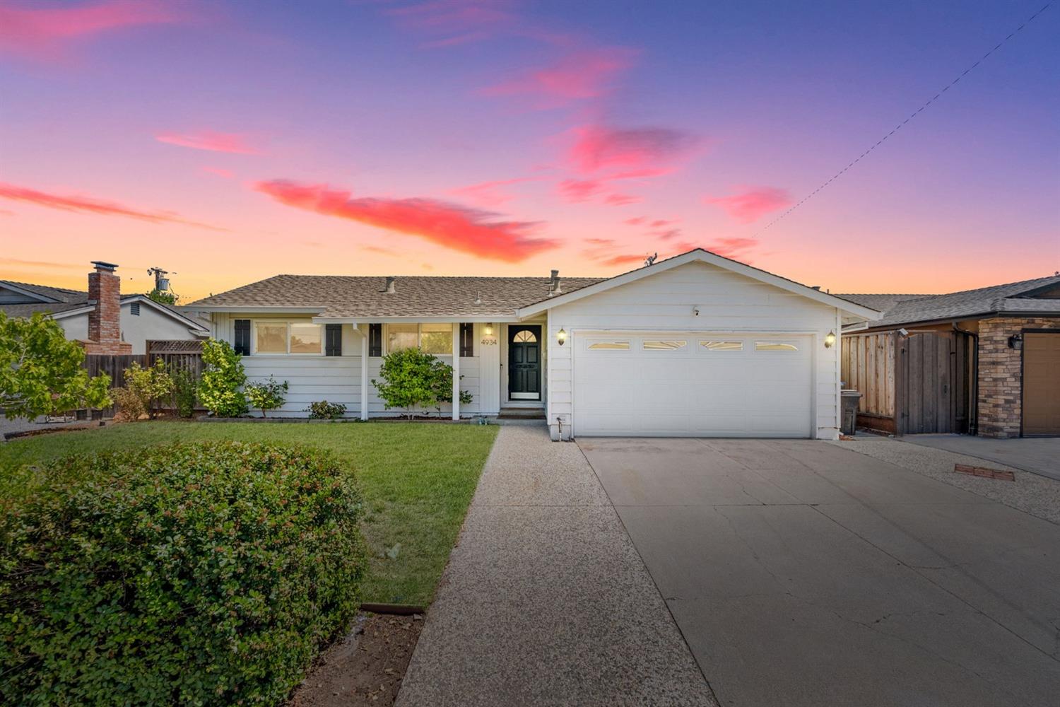 Detail Gallery Image 1 of 41 For 4934 Corbin Ave, San Jose,  CA 95118 - 4 Beds | 2 Baths