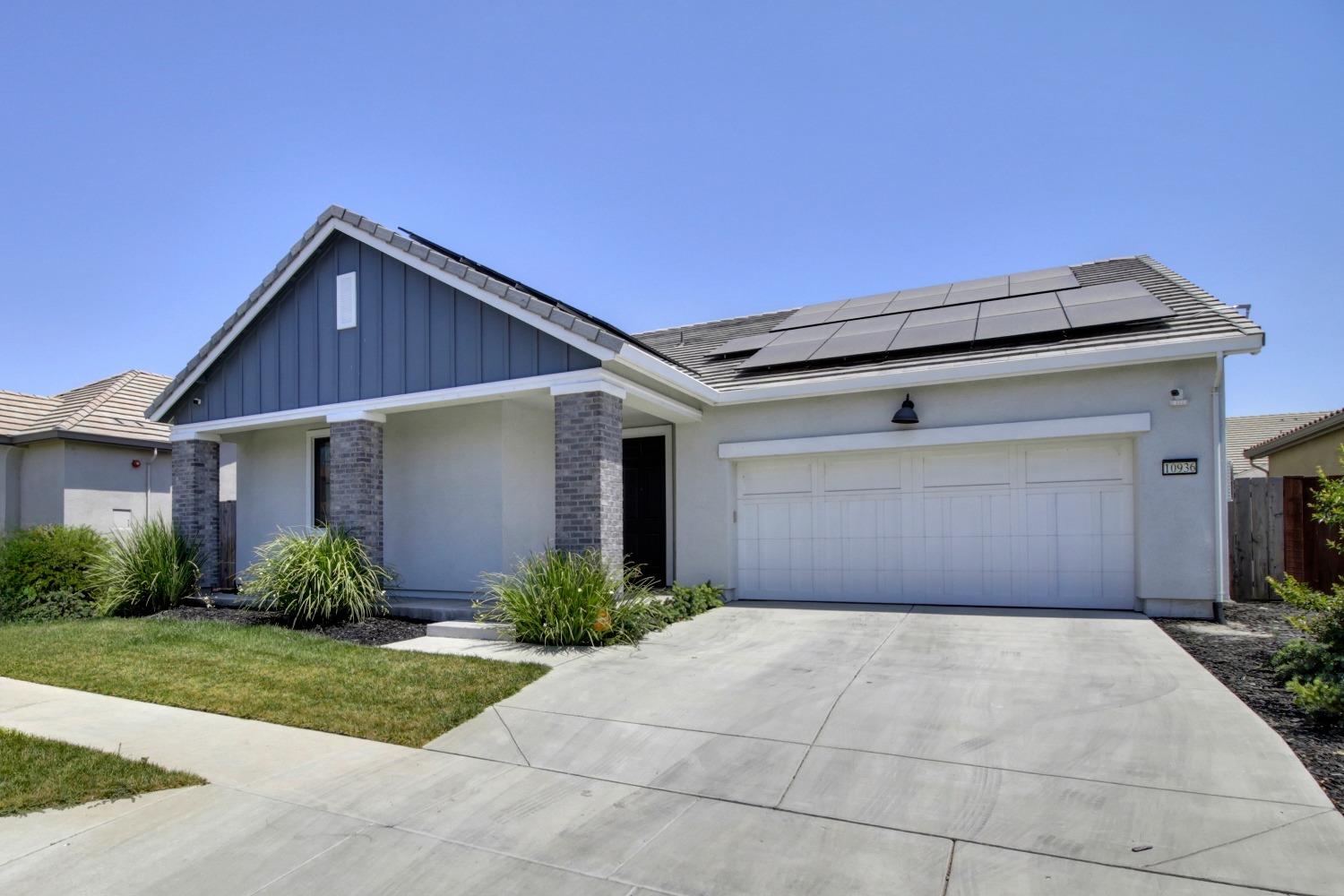 Detail Gallery Image 2 of 50 For 10936 Mikas Pond Way, Stockton,  CA 95219 - 4 Beds | 2/1 Baths