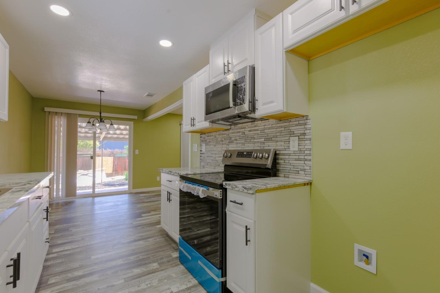 Detail Gallery Image 10 of 37 For 2404 E 6th St, Stockton,  CA 95205 - 3 Beds | 1 Baths