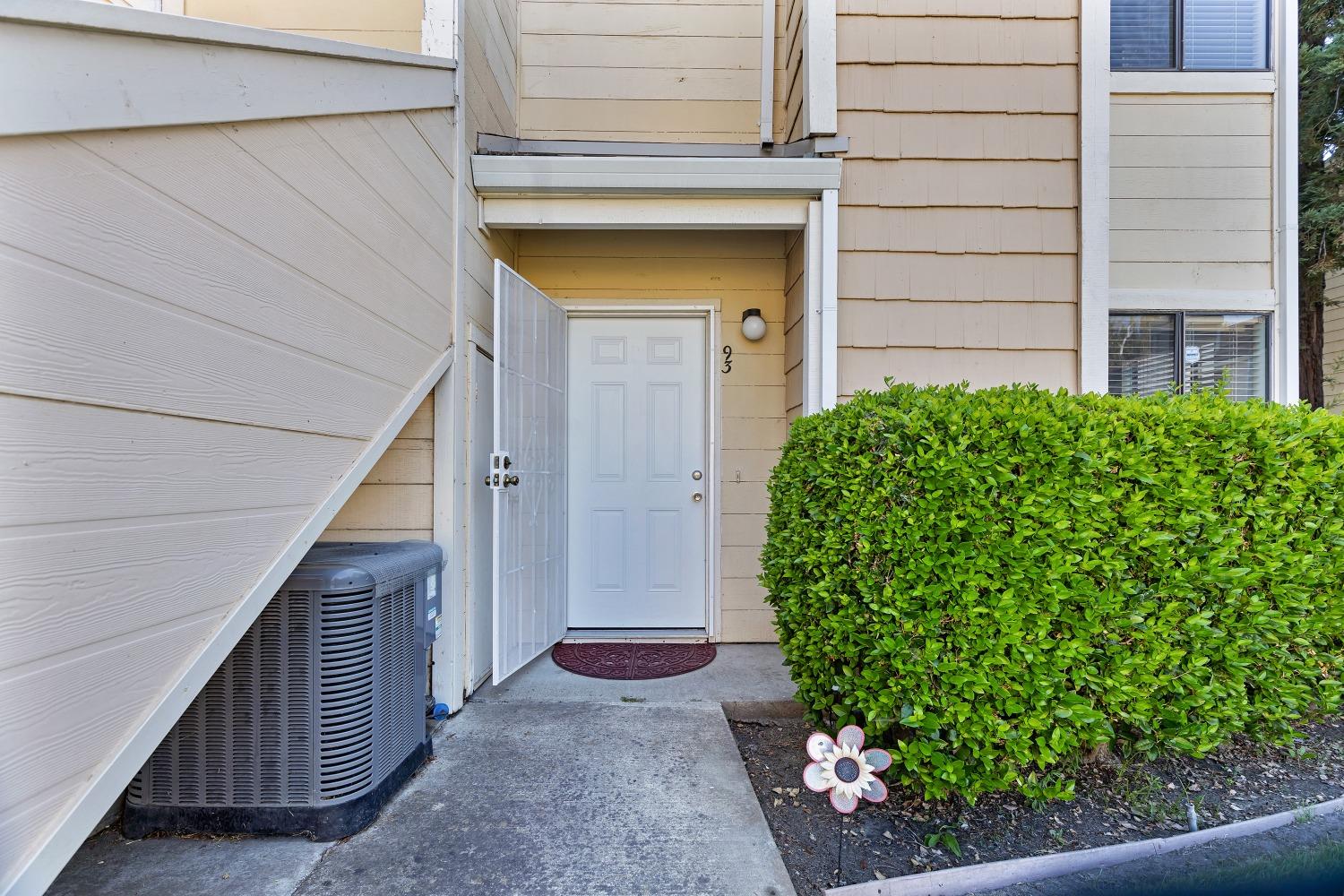 Detail Gallery Image 2 of 29 For 1699 Pyrenees Ave #93,  Stockton,  CA 95210 - 1 Beds | 1 Baths