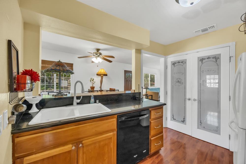 Detail Gallery Image 14 of 38 For 3432 Humboldt Way, Sacramento,  CA 95864 - 3 Beds | 2 Baths