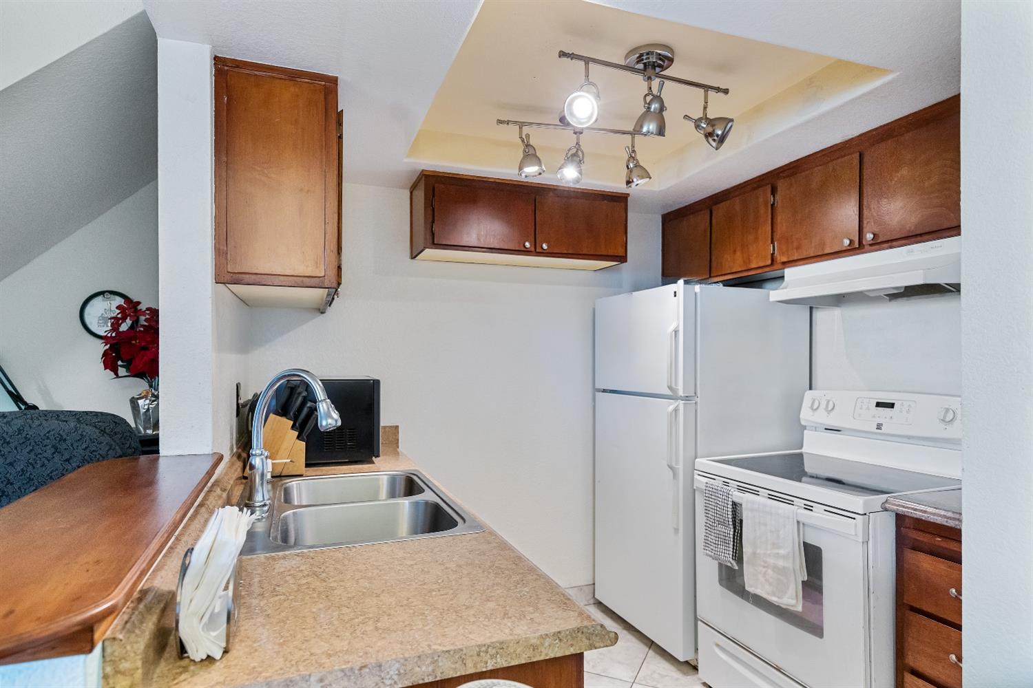 Detail Gallery Image 9 of 29 For 1699 Pyrenees Ave #93,  Stockton,  CA 95210 - 1 Beds | 1 Baths