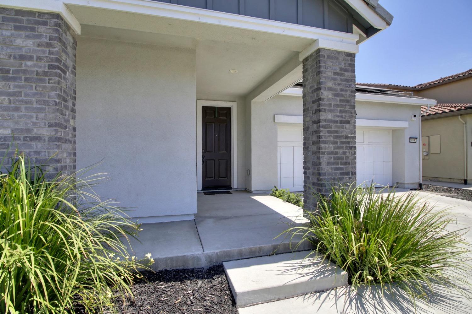 Detail Gallery Image 5 of 50 For 10936 Mikas Pond Way, Stockton,  CA 95219 - 4 Beds | 2/1 Baths