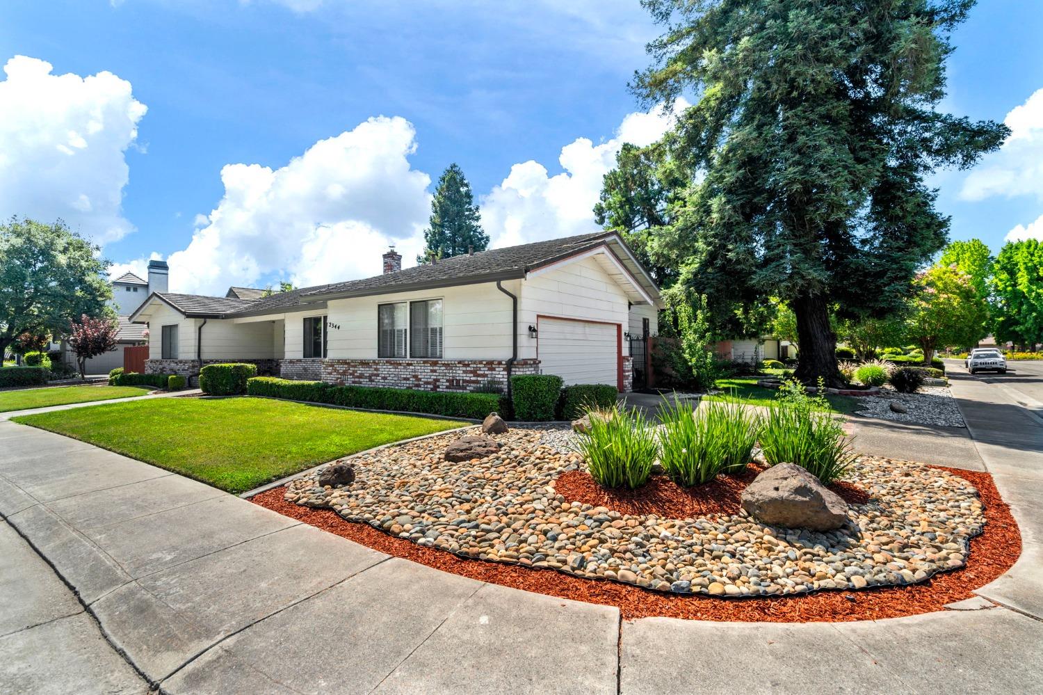 Detail Gallery Image 3 of 58 For 2344 Canyon Creek Dr, Stockton,  CA 95207 - 3 Beds | 2 Baths