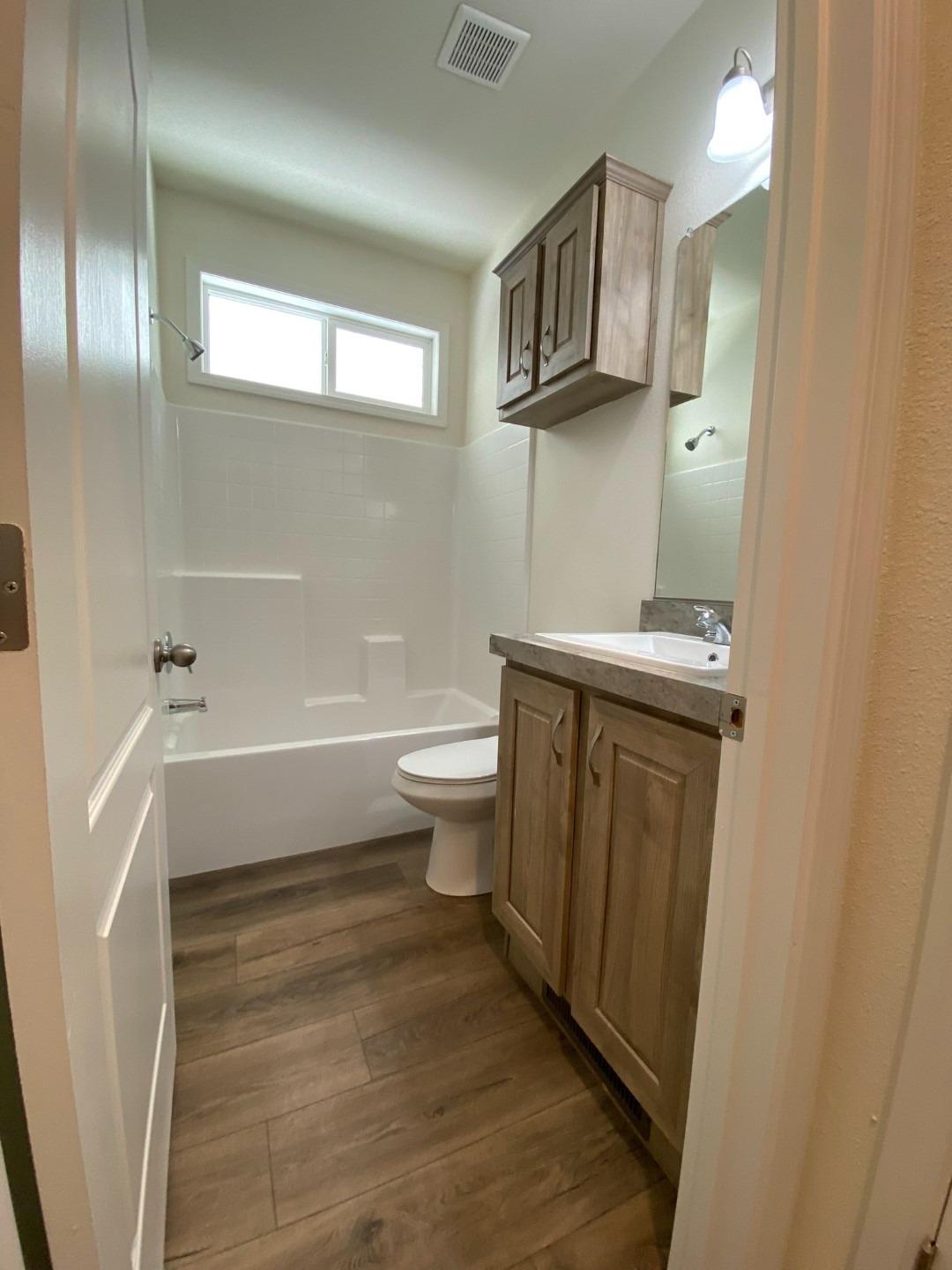 Detail Gallery Image 8 of 14 For 5812 Cedars Rd 3, Redding,  CA 96001 - 3 Beds | 2 Baths