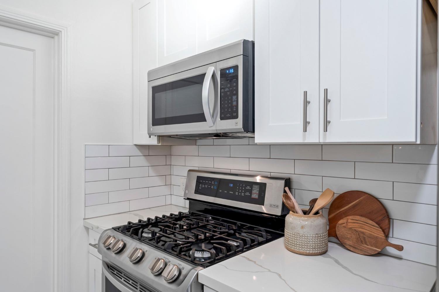 25Th Avenue, Sacramento, CA, 95822-2213