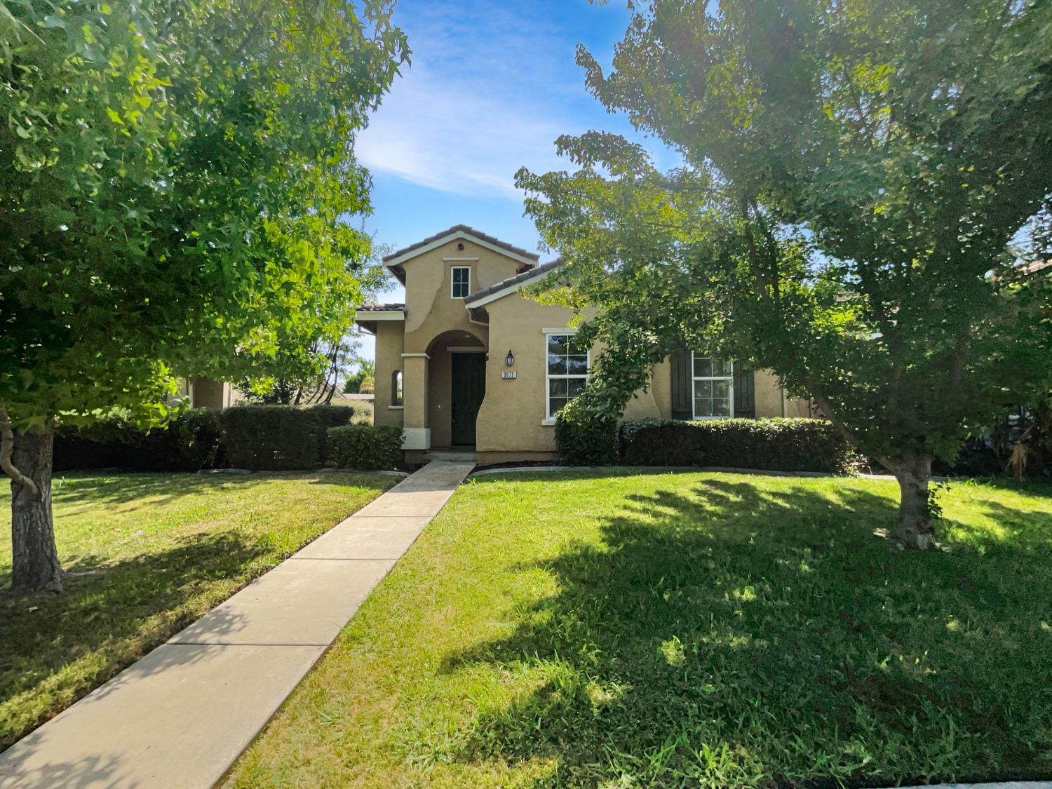 Detail Gallery Image 1 of 1 For 3072 Spoonwood Way, Sacramento,  CA 95833 - 3 Beds | 2 Baths