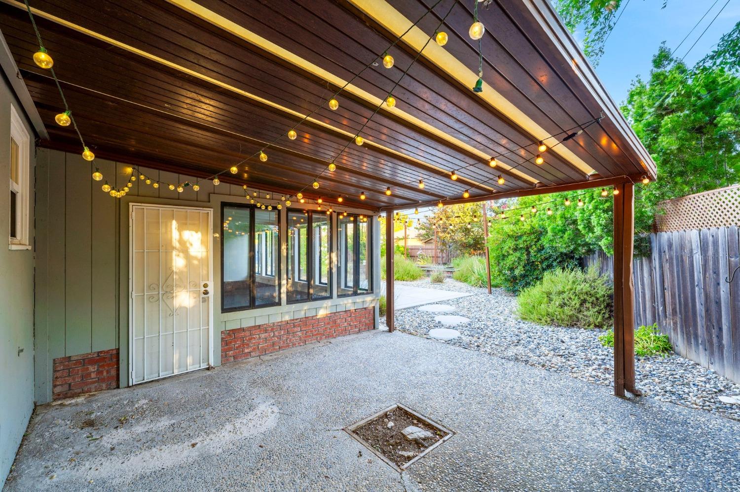 25Th Avenue, Sacramento, CA, 95822-2213