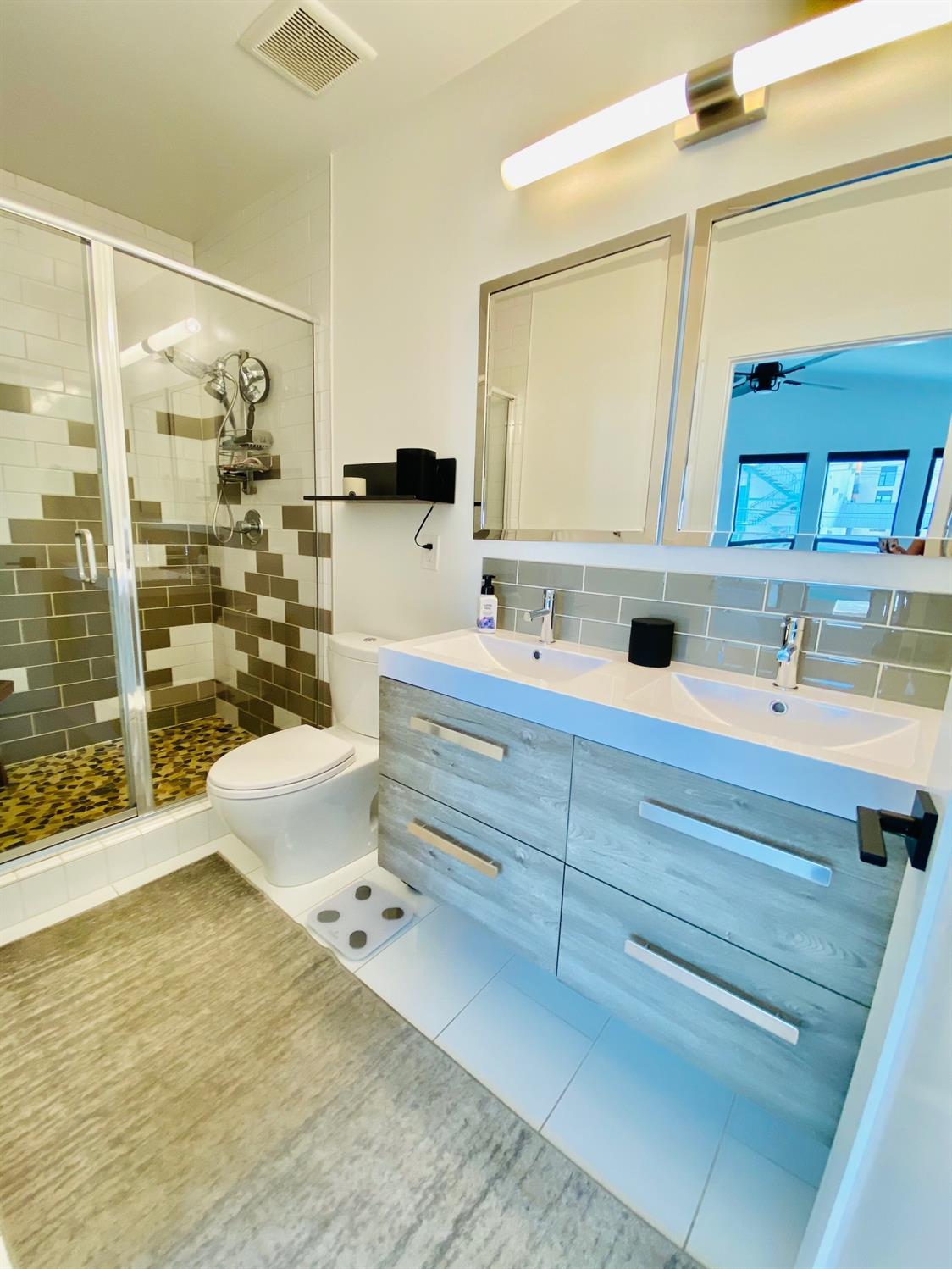 Detail Gallery Image 14 of 32 For 2020 Rice Aly, Sacramento,  CA 95811 - 3 Beds | 3/1 Baths