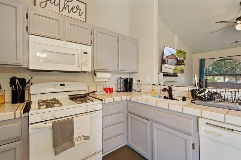 Detail Gallery Image 14 of 39 For 1935 Mcpatt Pl, Stockton,  CA 95206 - 3 Beds | 2 Baths