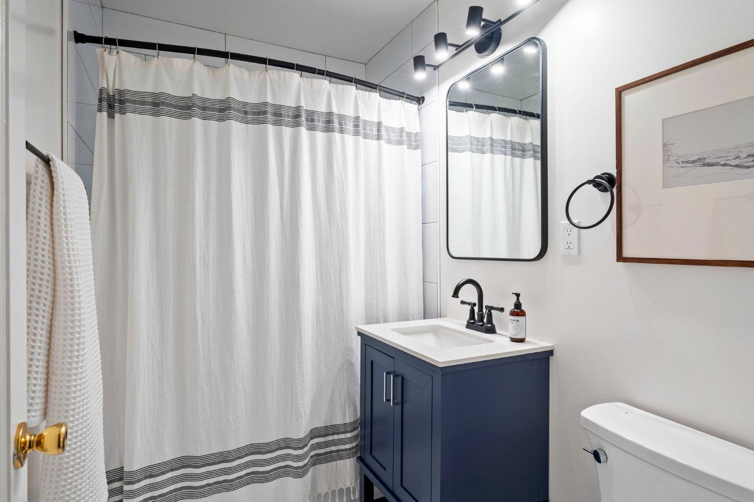 25Th Avenue, Sacramento, CA, 95822-2213