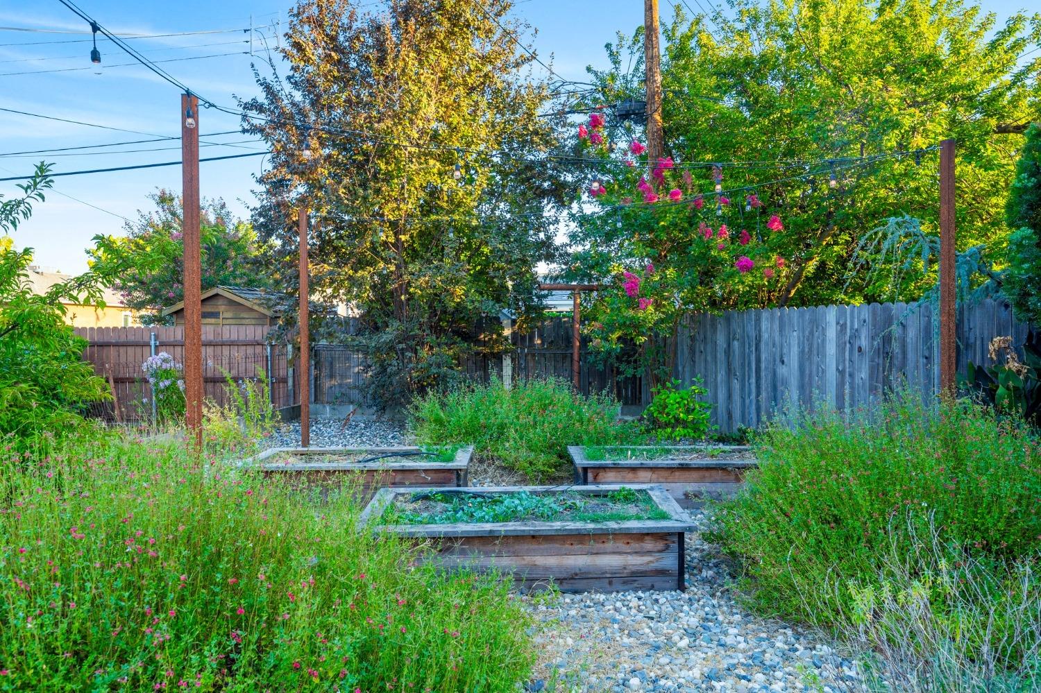 25Th Avenue, Sacramento, CA, 95822-2213