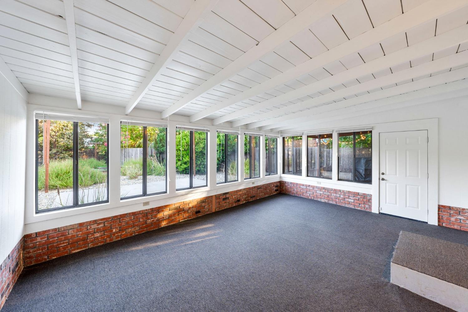 25Th Avenue, Sacramento, CA, 95822-2213