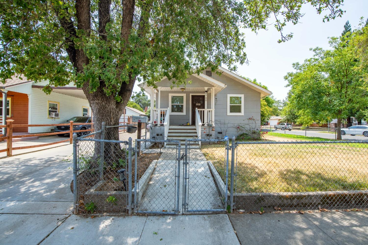 Detail Gallery Image 7 of 62 For 6700 18th Ave, Sacramento,  CA 95820 - 3 Beds | 2 Baths