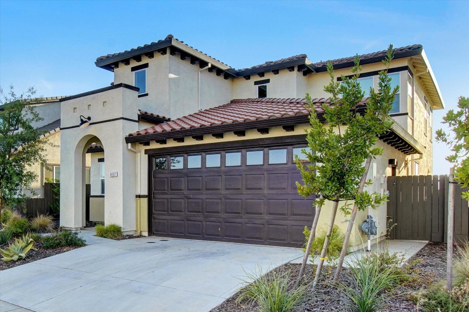 Detail Gallery Image 5 of 42 For 4092 Aura Way, Rancho Cordova,  CA 95742 - 4 Beds | 3/1 Baths