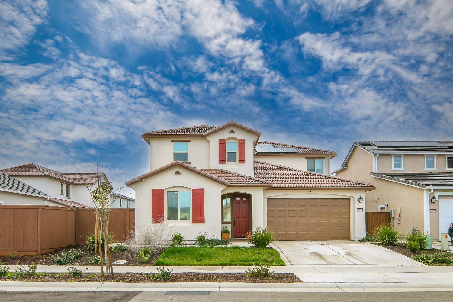 Detail Gallery Image 1 of 53 For 2261 Sierra Village Dr, Roseville,  CA 95747 - 5 Beds | 3/1 Baths