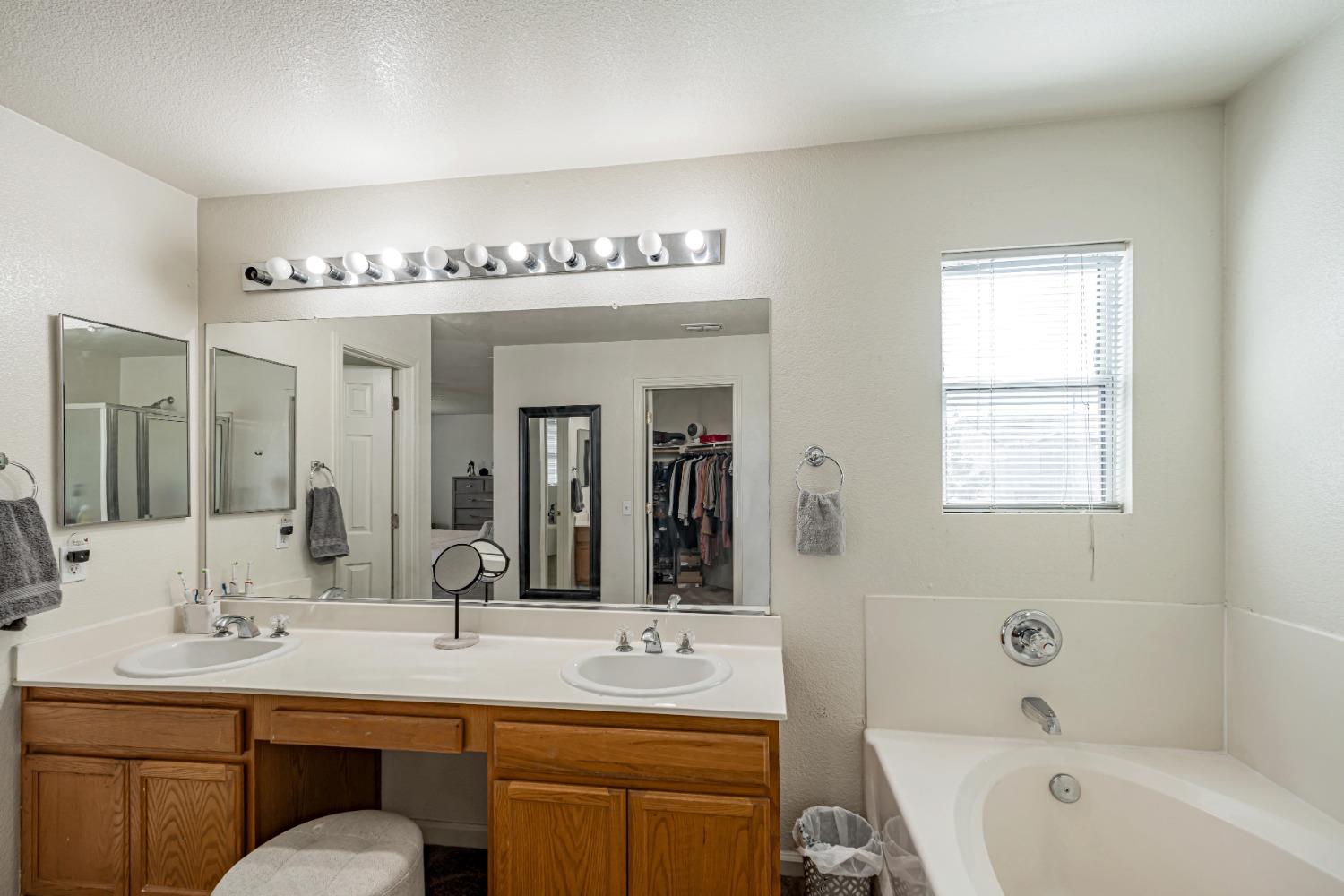 Detail Gallery Image 42 of 49 For 2208 Surf Ct, Stockton,  CA 95206 - 5 Beds | 2/1 Baths