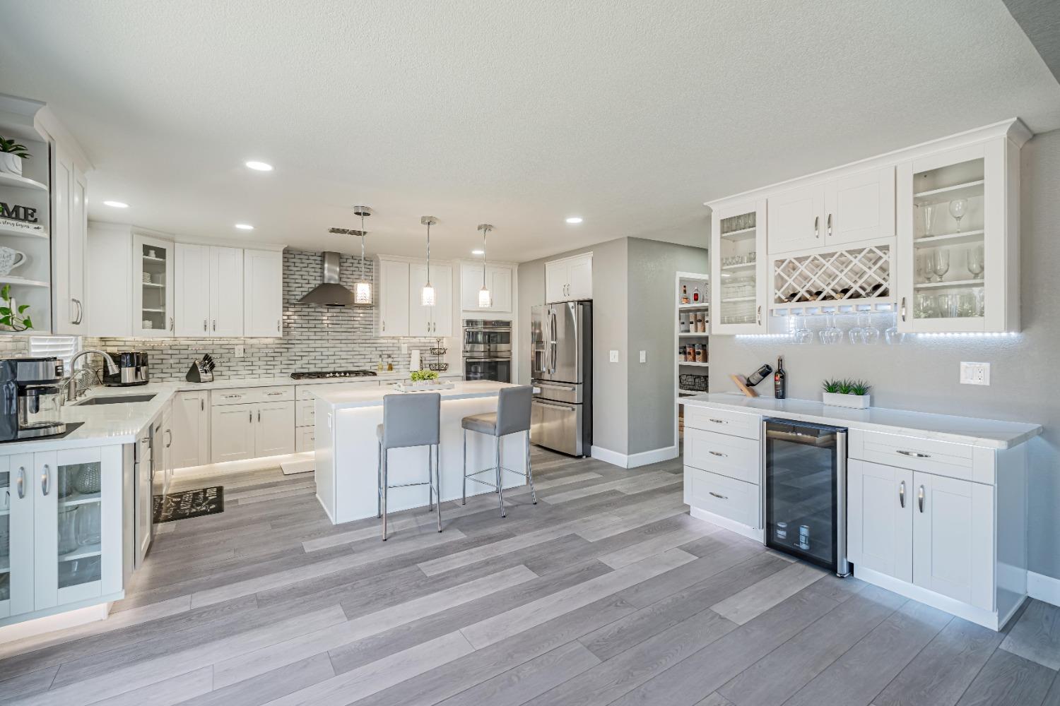 Detail Gallery Image 17 of 49 For 2208 Surf Ct, Stockton,  CA 95206 - 5 Beds | 2/1 Baths